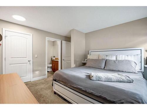 1-105 Village Heights Sw, Calgary, AB - Indoor Photo Showing Bedroom