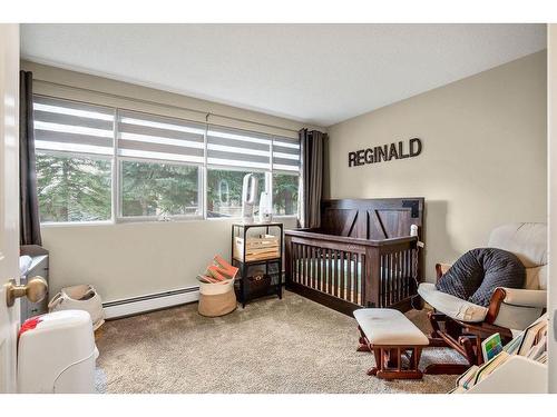 1-105 Village Heights Sw, Calgary, AB - Indoor Photo Showing Bedroom