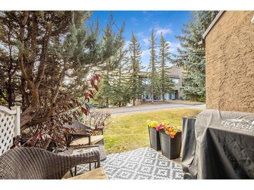 1-105 Village Heights Sw, Calgary, AB - Outdoor