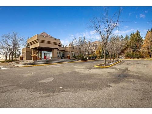 1-105 Village Heights Sw, Calgary, AB - Outdoor