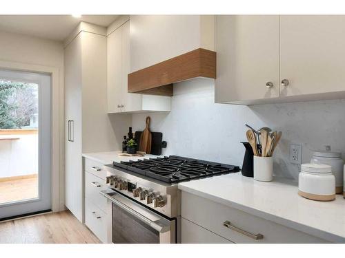 4711 29 Avenue Sw, Calgary, AB - Indoor Photo Showing Kitchen