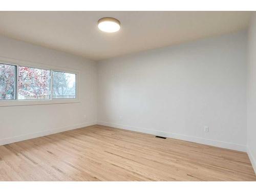 4711 29 Avenue Sw, Calgary, AB - Indoor Photo Showing Other Room