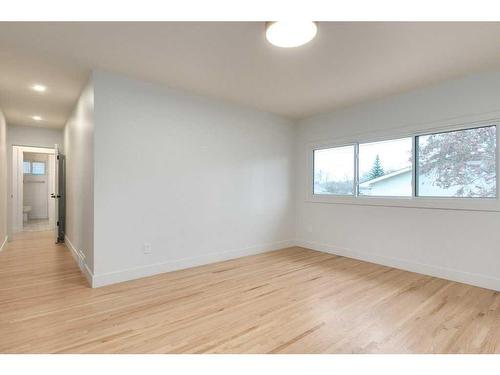 4711 29 Avenue Sw, Calgary, AB - Indoor Photo Showing Other Room