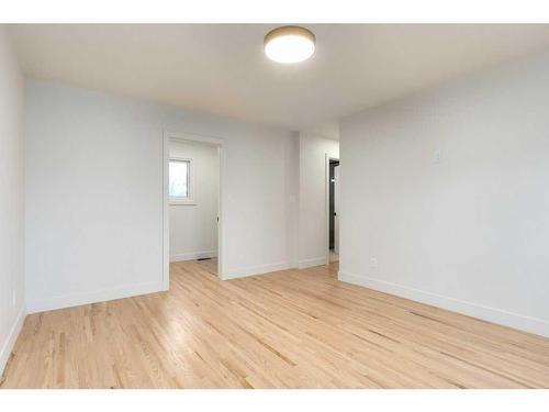 4711 29 Avenue Sw, Calgary, AB - Indoor Photo Showing Other Room