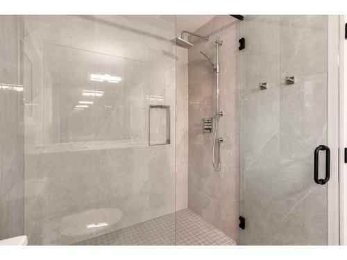 4711 29 Avenue Sw, Calgary, AB - Indoor Photo Showing Bathroom