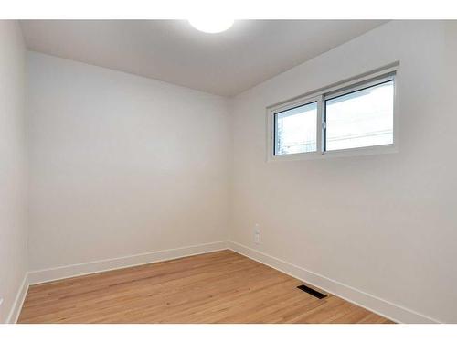 4711 29 Avenue Sw, Calgary, AB - Indoor Photo Showing Other Room