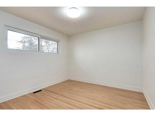 4711 29 Avenue Sw, Calgary, AB - Indoor Photo Showing Other Room