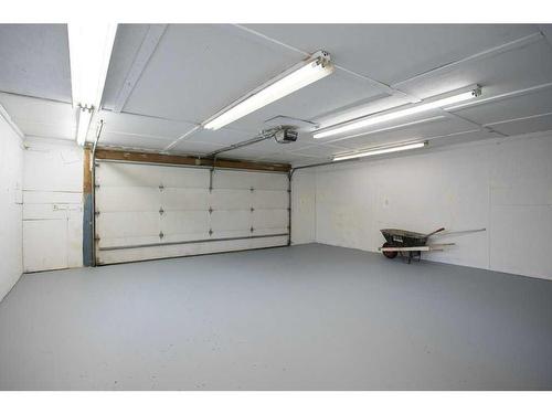 4711 29 Avenue Sw, Calgary, AB - Indoor Photo Showing Garage