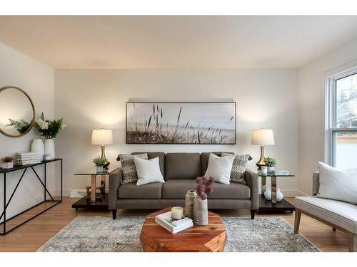 4711 29 Avenue Sw, Calgary, AB - Indoor Photo Showing Living Room