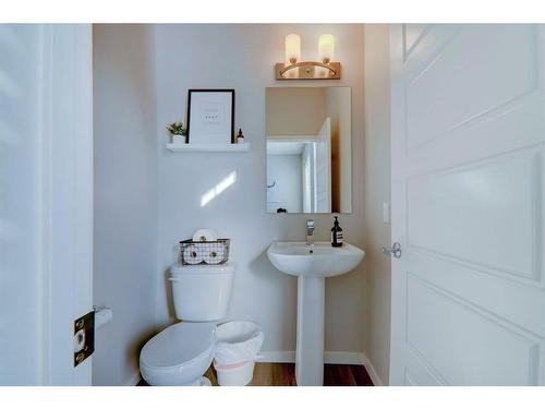 173 New Brighton Walk Se, Calgary, AB - Indoor Photo Showing Bathroom