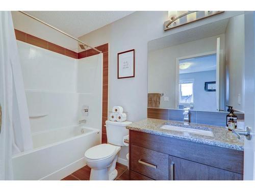 173 New Brighton Walk Se, Calgary, AB - Indoor Photo Showing Bathroom