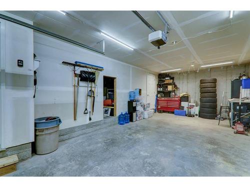 173 New Brighton Walk Se, Calgary, AB - Indoor Photo Showing Garage