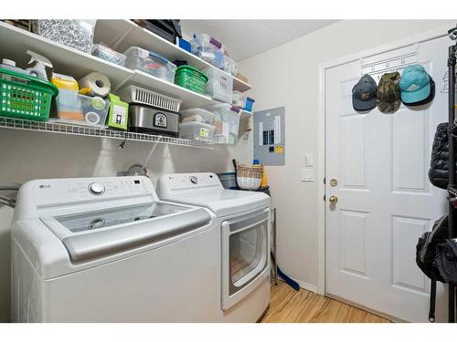 2-601 4Th Street, Canmore, AB - Indoor Photo Showing Laundry Room