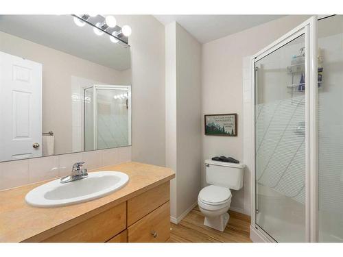 2-601 4Th Street, Canmore, AB - Indoor Photo Showing Bathroom