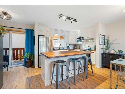 2-601 4Th Street, Canmore, AB - Indoor Photo Showing Kitchen