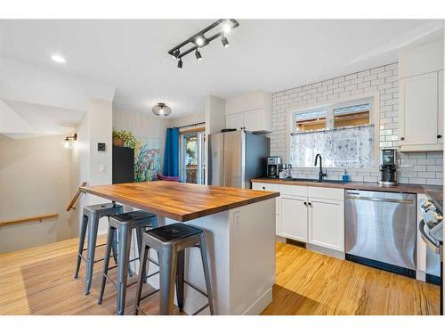 2-601 4Th Street, Canmore, AB - Indoor Photo Showing Kitchen With Upgraded Kitchen