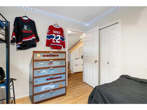 2-601 4Th Street, Canmore, AB - Indoor Photo Showing Bedroom