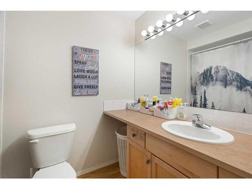 2-601 4Th Street, Canmore, AB - Indoor Photo Showing Bathroom