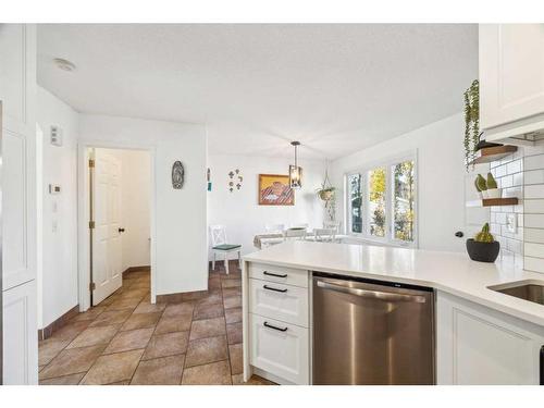 9 Citadel Forest Link Nw, Calgary, AB - Indoor Photo Showing Kitchen