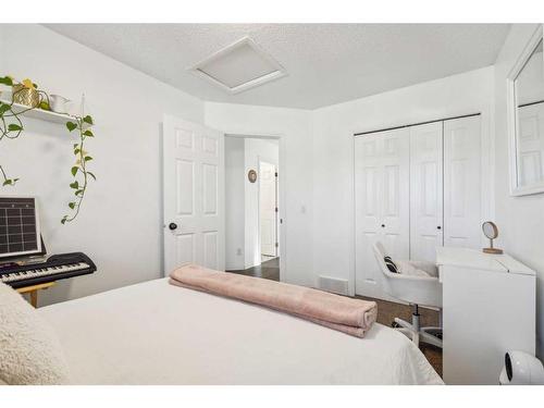 9 Citadel Forest Link Nw, Calgary, AB - Indoor Photo Showing Bedroom