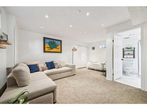 9 Citadel Forest Link Nw, Calgary, AB - Indoor Photo Showing Living Room