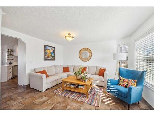 9 Citadel Forest Link Nw, Calgary, AB - Indoor Photo Showing Living Room