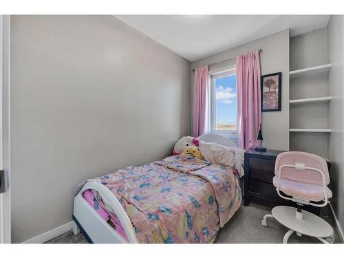 64 Copperstone Common Se, Calgary, AB - Indoor Photo Showing Bedroom