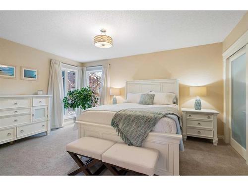 8 Shawnee Way Sw, Calgary, AB - Indoor Photo Showing Bedroom