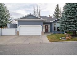 8 Shawnee Way SW Calgary, AB T2Y 2V4