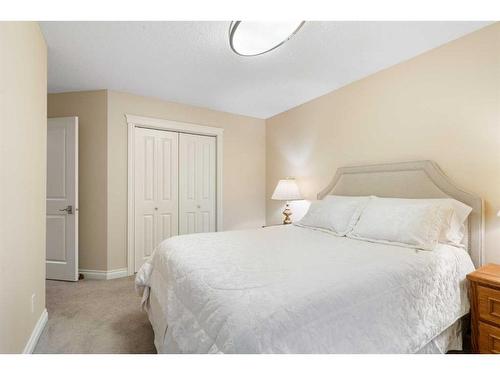 8 Shawnee Way Sw, Calgary, AB - Indoor Photo Showing Bedroom