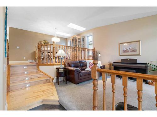 8 Shawnee Way Sw, Calgary, AB - Indoor