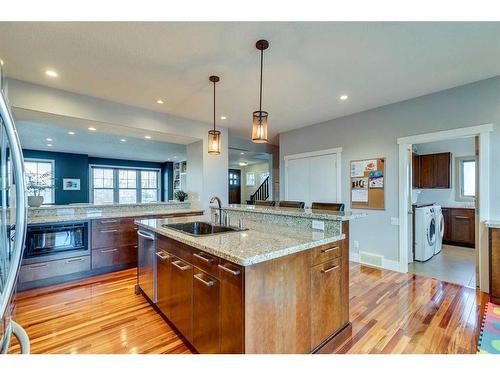 48 Amiens Crescent Sw, Calgary, AB - Indoor Photo Showing Kitchen