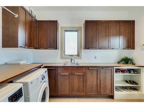 48 Amiens Crescent Sw, Calgary, AB - Indoor Photo Showing Laundry Room