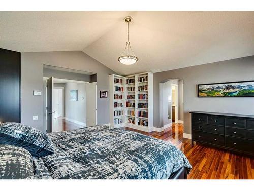 48 Amiens Crescent Sw, Calgary, AB - Indoor Photo Showing Bedroom