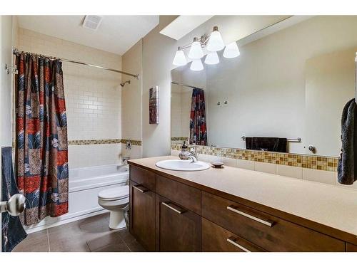 48 Amiens Crescent Sw, Calgary, AB - Indoor Photo Showing Bathroom