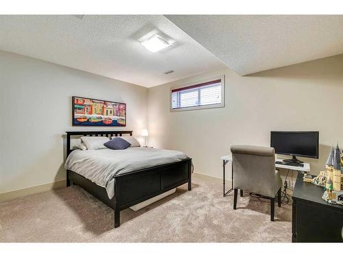 48 Amiens Crescent Sw, Calgary, AB - Indoor Photo Showing Bedroom