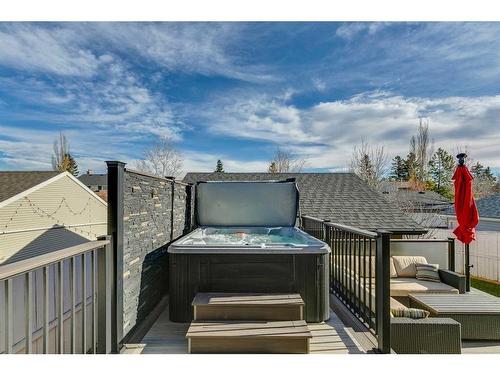 48 Amiens Crescent Sw, Calgary, AB - Outdoor