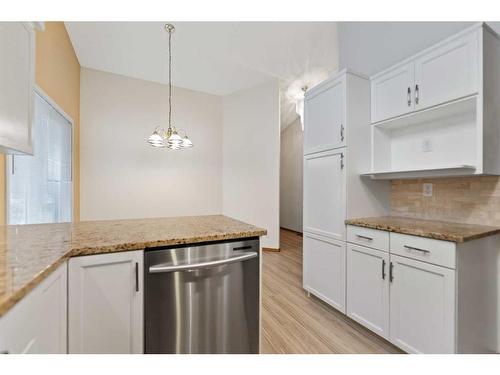 6 Douglasview Park Se, Calgary, AB - Indoor Photo Showing Kitchen