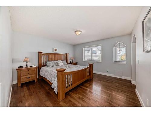 37 Everhollow Park Sw, Calgary, AB - Indoor Photo Showing Bedroom