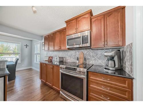 37 Everhollow Park Sw, Calgary, AB - Indoor Photo Showing Kitchen