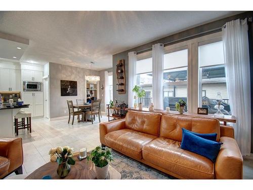 1186 Coopers Drive Sw, Airdrie, AB - Indoor Photo Showing Living Room