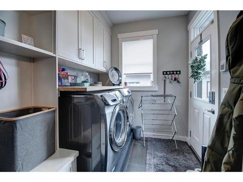 1186 Coopers Drive Sw, Airdrie, AB - Indoor Photo Showing Laundry Room