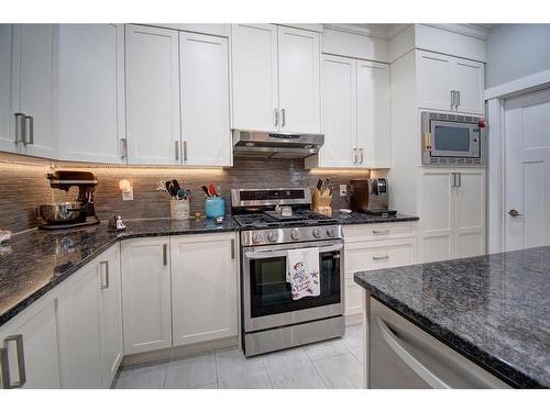 1186 Coopers Drive Sw, Airdrie, AB - Indoor Photo Showing Kitchen