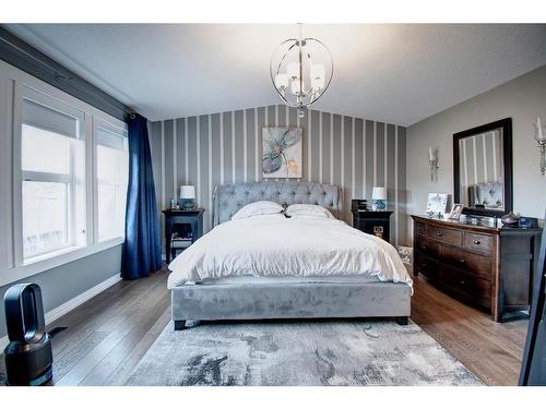 1186 Coopers Drive Sw, Airdrie, AB - Indoor Photo Showing Bedroom