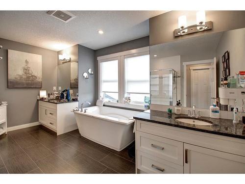 1186 Coopers Drive Sw, Airdrie, AB - Indoor Photo Showing Bathroom