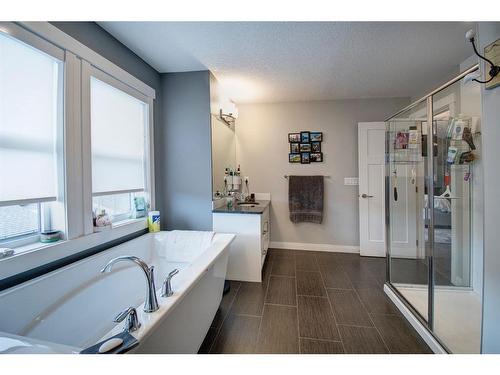 1186 Coopers Drive Sw, Airdrie, AB - Indoor Photo Showing Bathroom