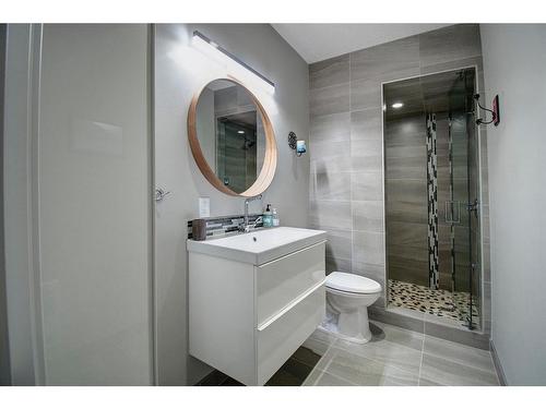 1186 Coopers Drive Sw, Airdrie, AB - Indoor Photo Showing Bathroom