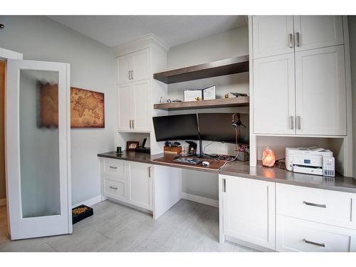 1186 Coopers Drive Sw, Airdrie, AB - Indoor Photo Showing Kitchen