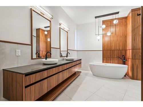 399 Wildwood Drive, Calgary, AB - Indoor Photo Showing Bathroom