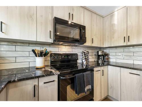 362 Killarney Glen Court Sw, Calgary, AB - Indoor Photo Showing Kitchen